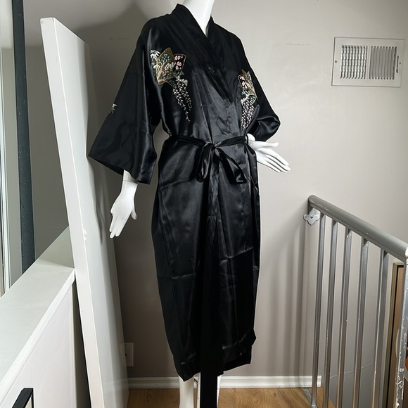 Golden Dragon Unisex XL Black Poly Embroidered Kimono Robe Front Tie - New - Picture 2 of 6